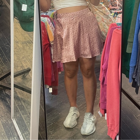 Cute girly pink floral skirt - Picture 3 of 3